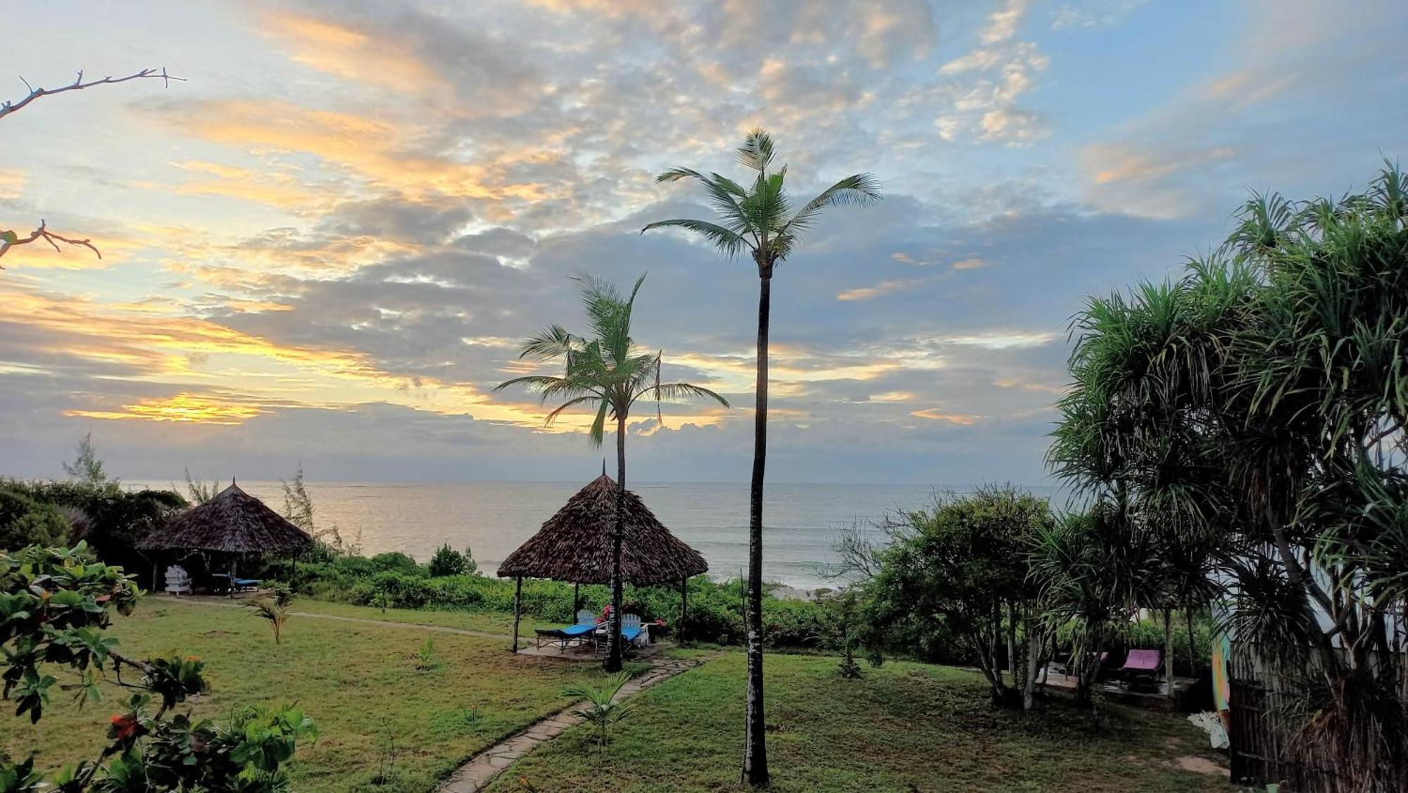 Watamu Beach Cottages Bagian luar foto