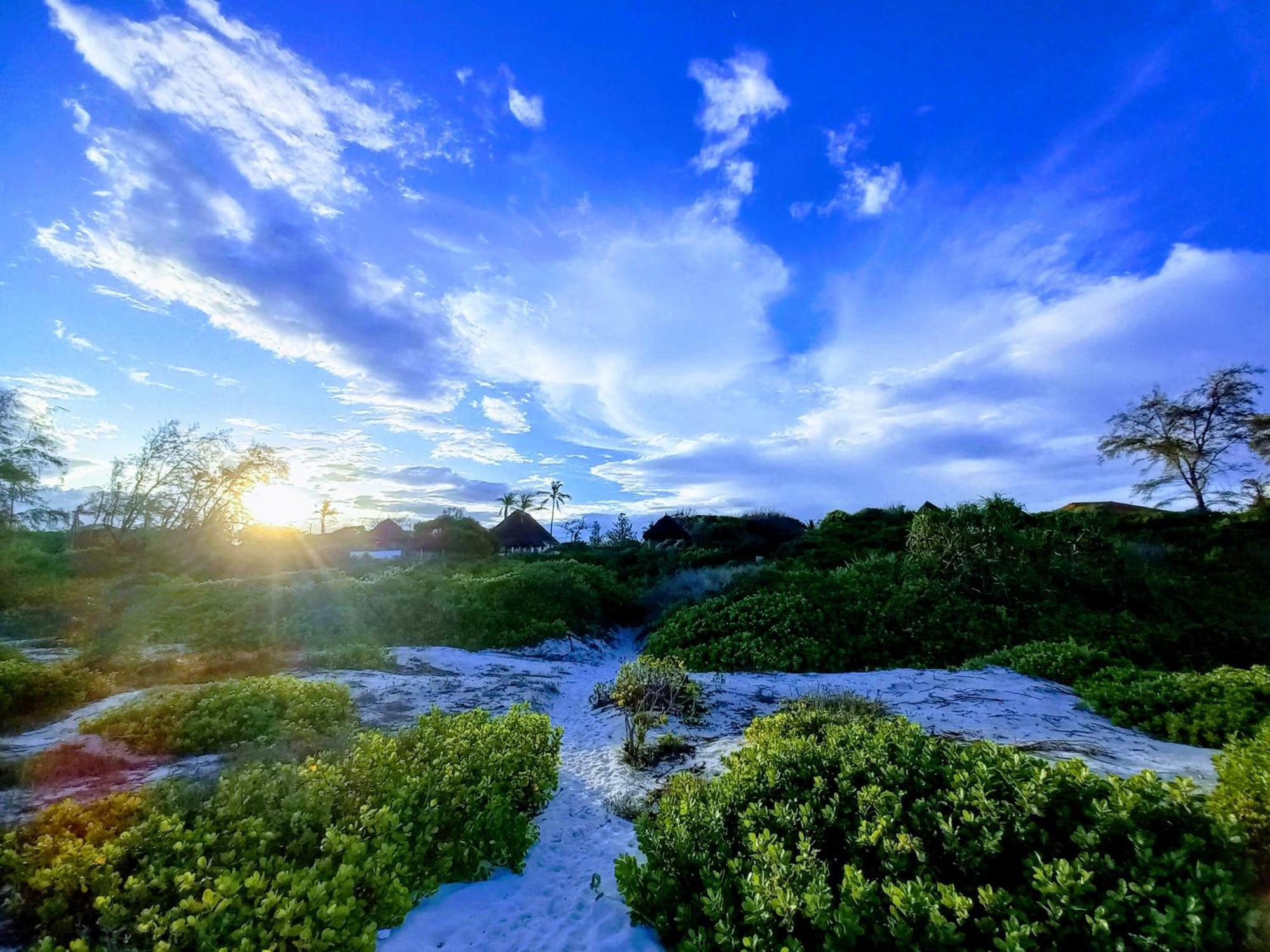 Watamu Beach Cottages Bagian luar foto