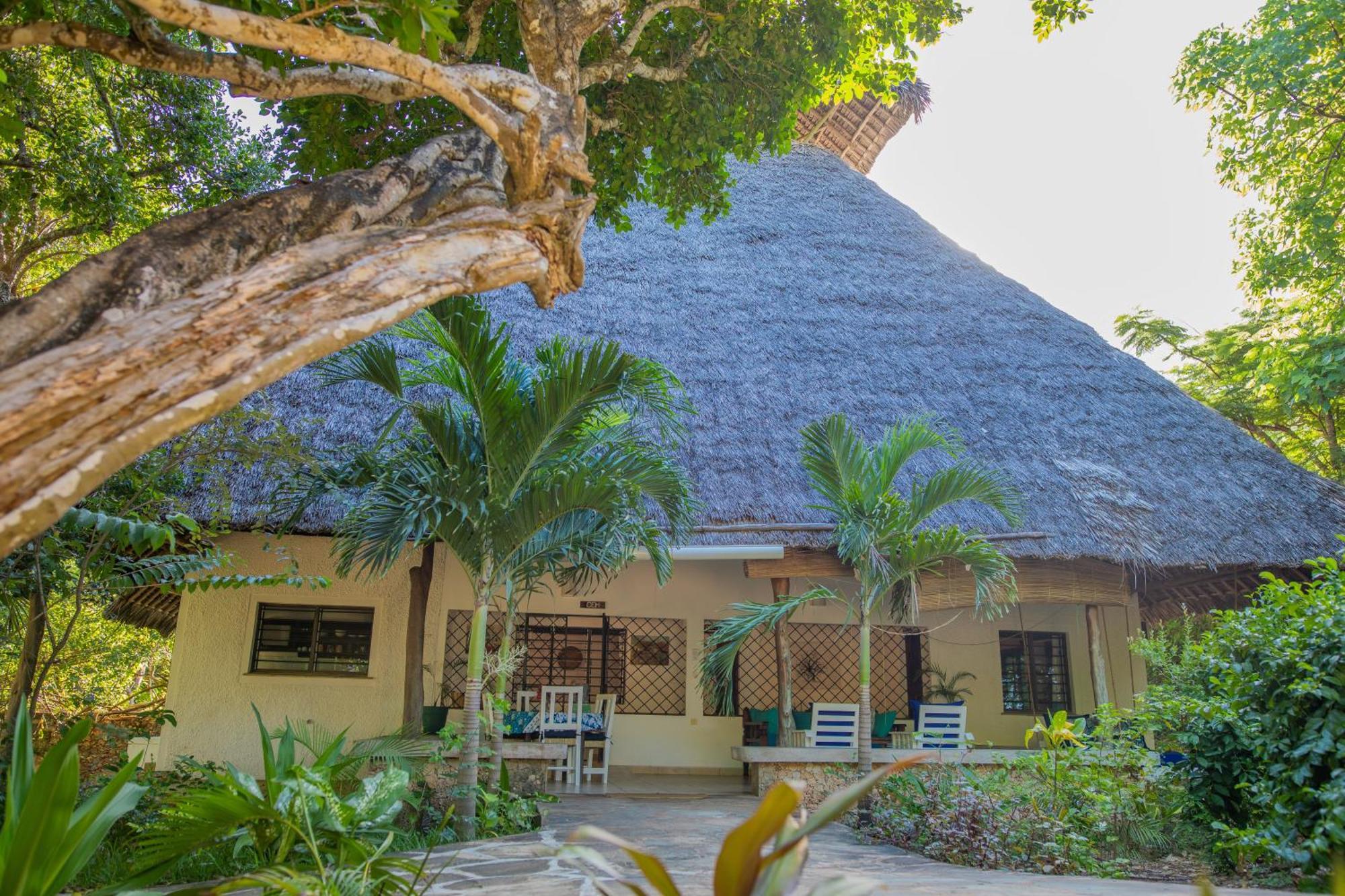 Watamu Beach Cottages Bagian luar foto